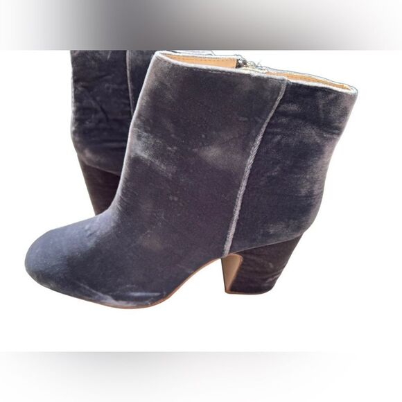 NWT ZARA Gray Velour Ankle Boots, 40/US 9 Flawed Pls Read Desc and last photo - Picture 1 of 9